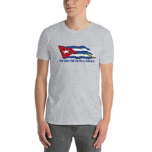 Cargar imagen en el visor de la galerÃa, Camiseta CUBANA YO SOY DE MI ISLA BELLA