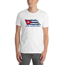 Cargar imagen en el visor de la galerÃa, Camiseta CUBANA YO SOY DE MI ISLA BELLA
