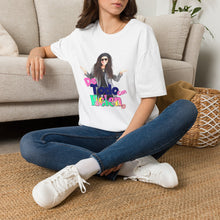 Cargar imagen en el visor de la galería, T-Shirt — ‘De Todo con Helen

